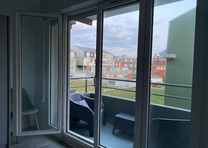 Trimaran Studio 10 mètres de la plage avec balcon/terrasse