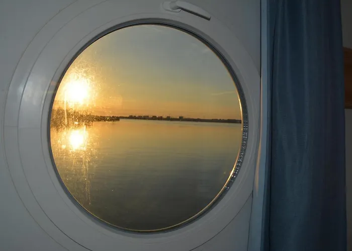 Aqua Resort Giulianova - Houseboat Experience