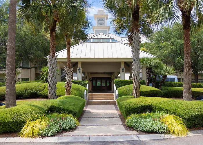 Inn And Club At Harbour Town