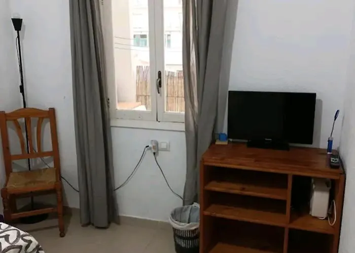 Camera Privata Singola In Appartamento, Bagno In Comune, Aria Condizionata Caldo Freddo, Wifi, Tv