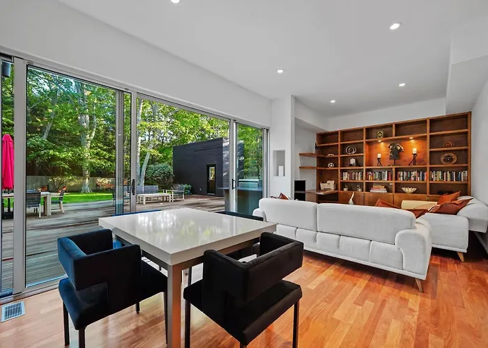 Chic Modern Retreat In The Heart Of Eh! Pool Open!