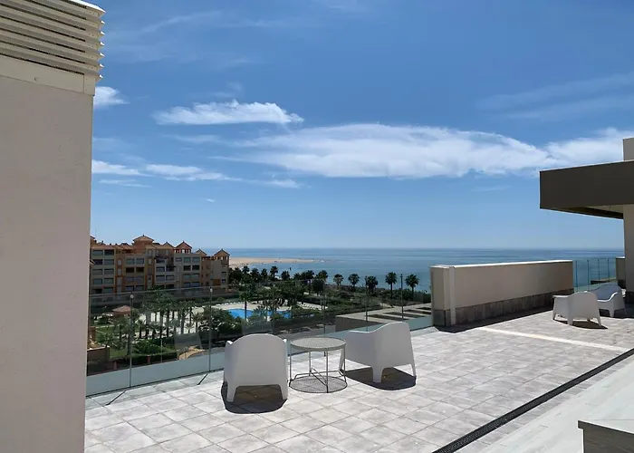 Penthouse With Wide Terrace Next To The Ocean