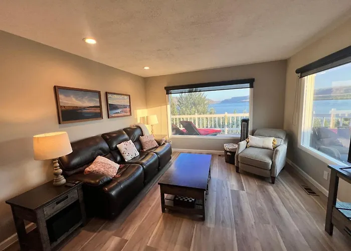 Crescent Bar Waterfront Home- Private Beach, Water Views, Hiking, Golf, Live Concerts