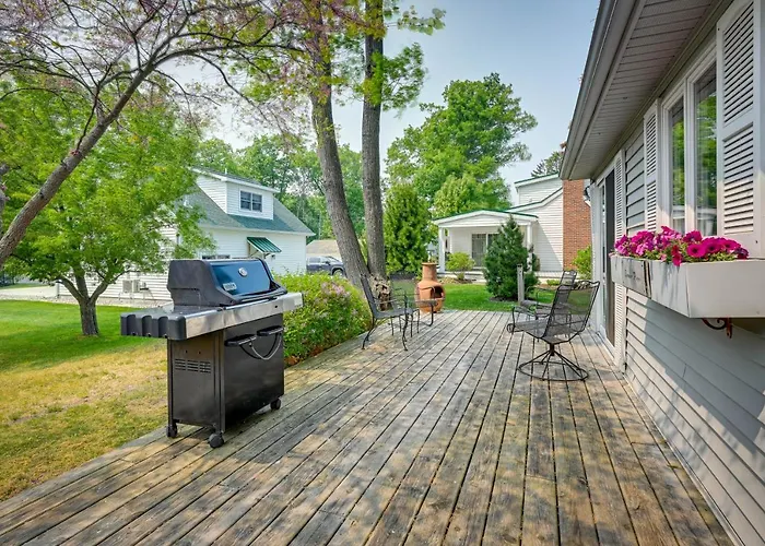 'Summer Place' A Vibrant Rental On Lake Huron