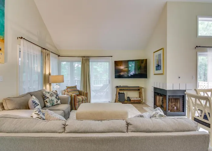 1 Mi To Beach: Sea Colony Condo W/ Balcony!