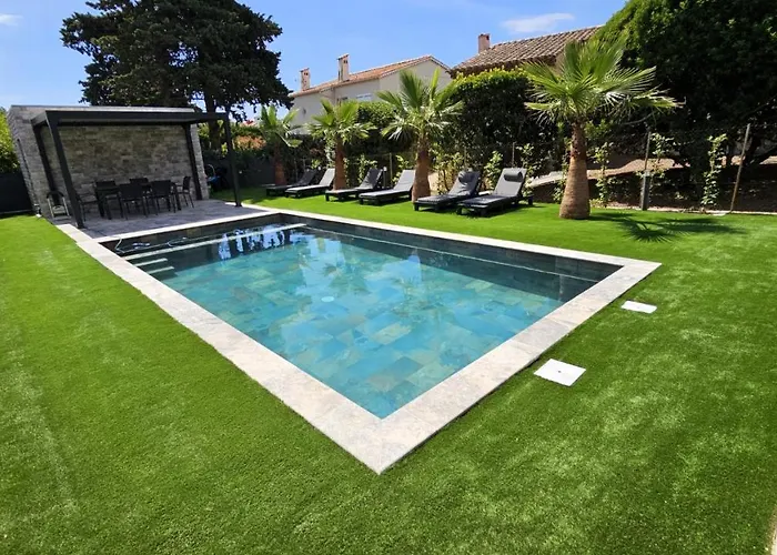 ETOILE DU BERGER Saint Aygulf 3 Villas et 4 appartements jardin individuel et piscine chauffée en saison - la mer et les plages 450 m