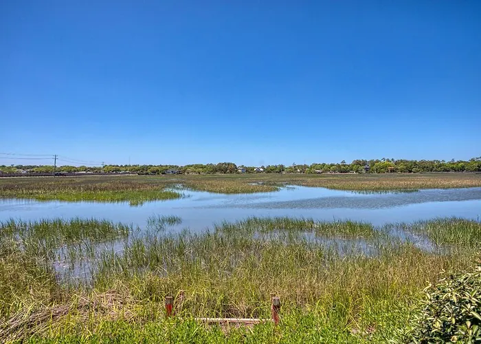Bella Vista: Marshfront Condo 1 Block To The Beach. Pool & Hot Tub-1St Floor