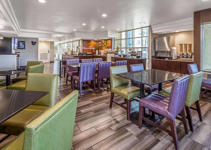 Holiday Inn Express & Suites Anaheim Convention Center Area By Ihg