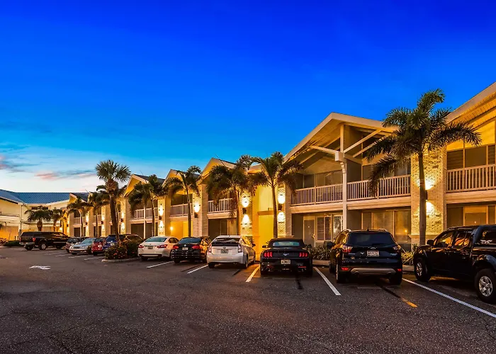 Best Western Plus Yacht Harbor Inn
