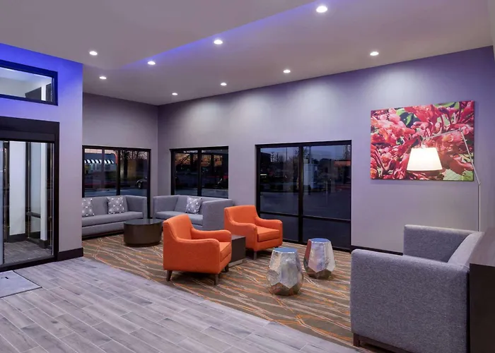 La Quinta Inn & Suites By Wyndham St Louis Route 66