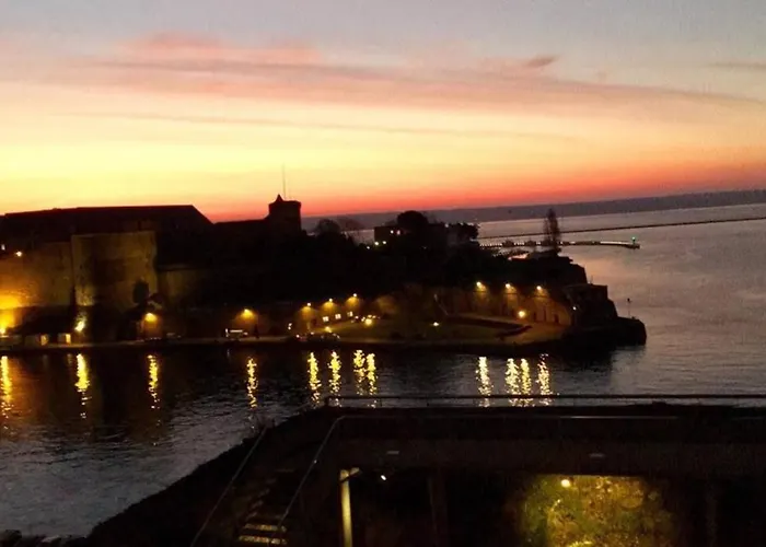 Appartement Bouga inville Vue sur mer et château