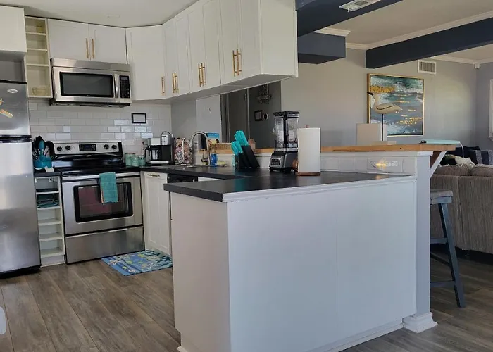 Sea-La-Vie, Your Beach House Oasis