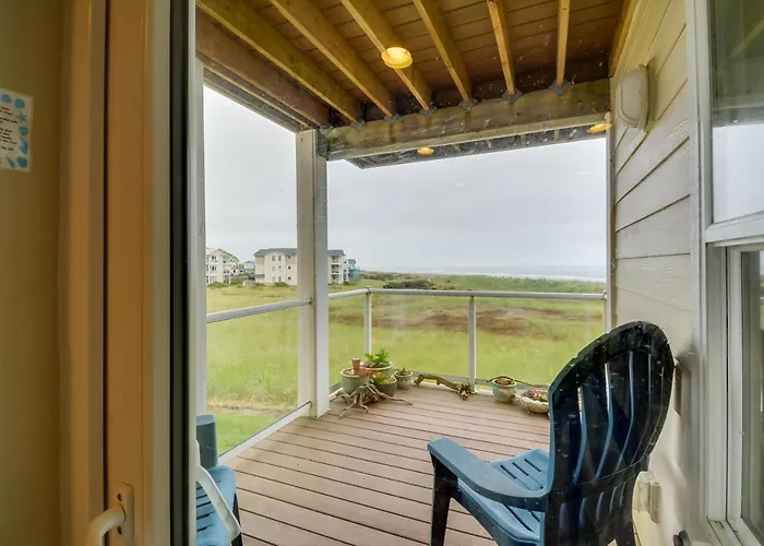 Walk To Beach: 'Panoramic Splendor' Westport Condo