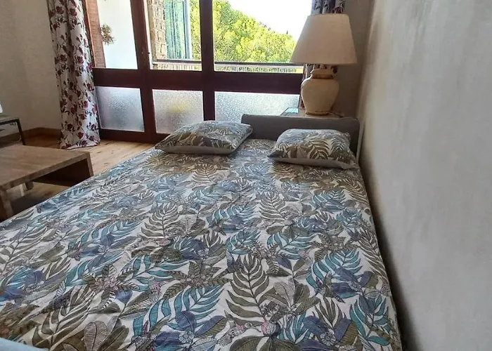 Loft climatisé La pinède, 50 m2, très calme, 5 mn à pied des plages, lit King Size