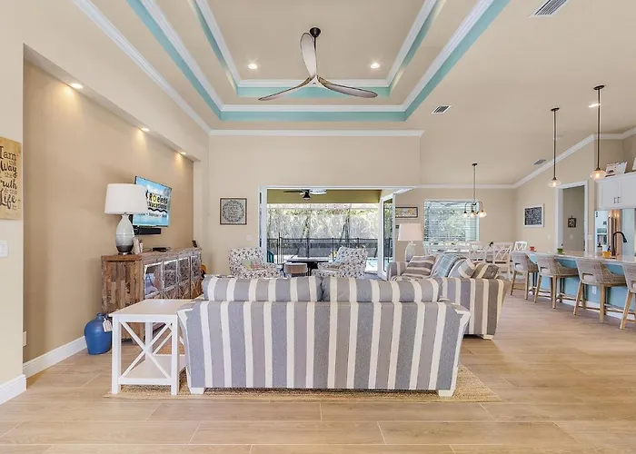 Yacht Club Area, Heated Saltwater Pool & Spa -Villa Nana And Papa'S Beach House - Roelens