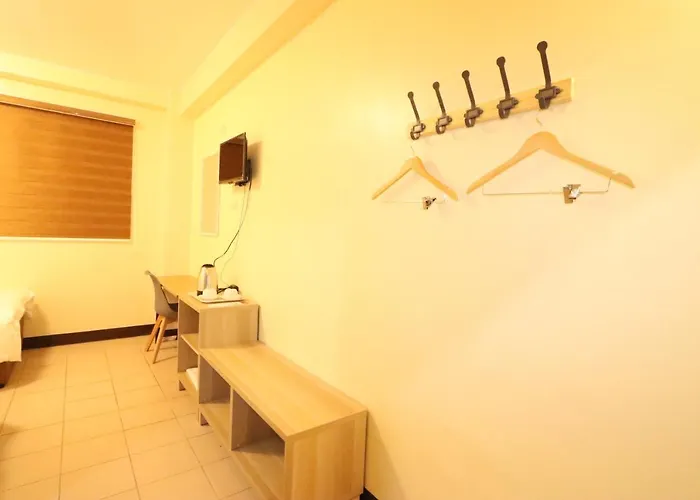 Leo Hotel - Lifestrong Property Inc
