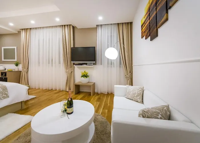 Peninsula Luxury Suite