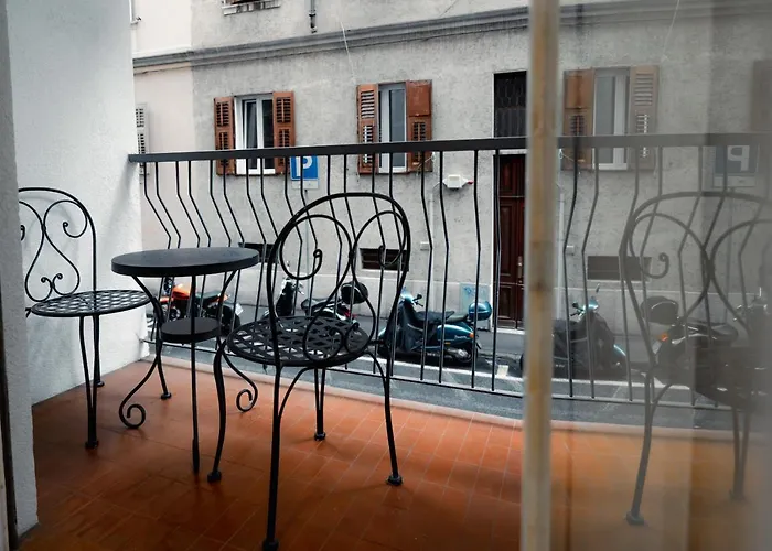 Centro Storico Moderno Trilocale con Balcone