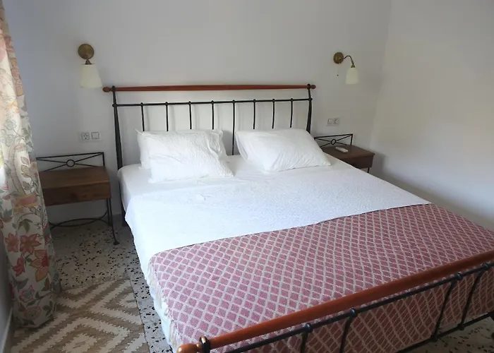 Newly Furnished Cozy House Next To The Beach