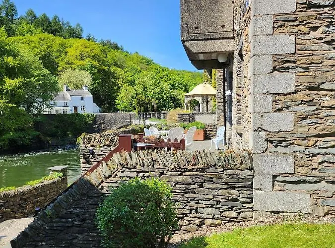Lakeland Village