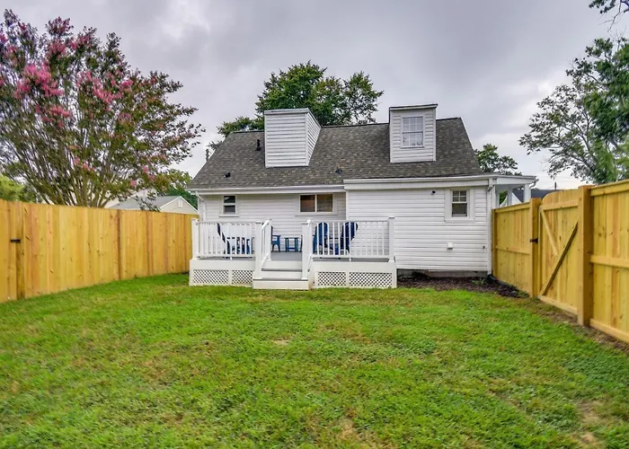 Walk To Beach: Hampton Home W/ Grill!
