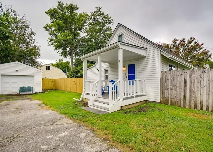 Walk To Beach: Hampton Home W/ Grill!