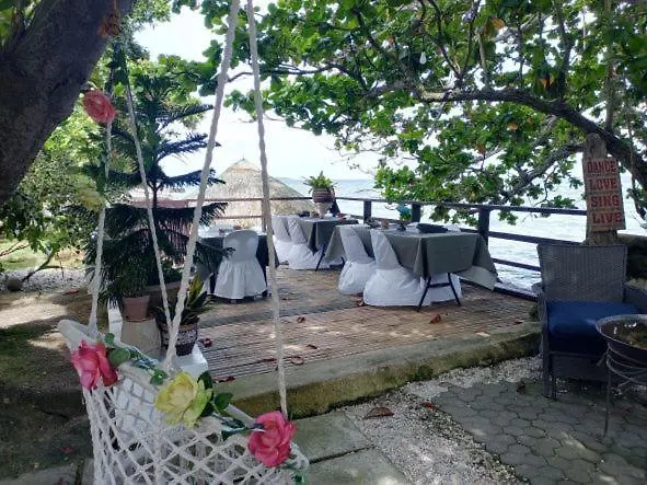 Melbas Whaleshark And Beach Resort