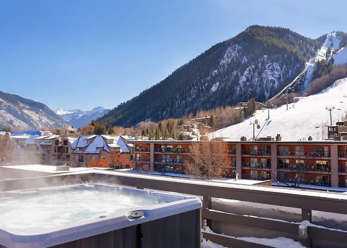 Independence Square 205, Stylish Hotel Room With Ac, Great Location In Aspen