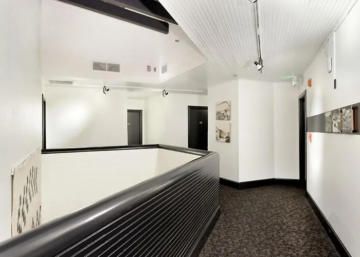 Independence Square 205, Stylish Hotel Room With Ac, Great Location In Aspen