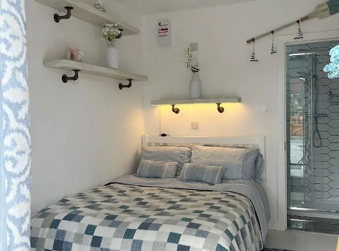 The Whitstable, Tankerton Bolt Hole - Double Room & Ensuite