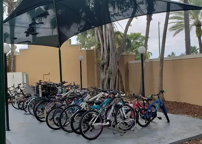 Pet-Friendly Aventura Pool, Beach, Golf, Gym