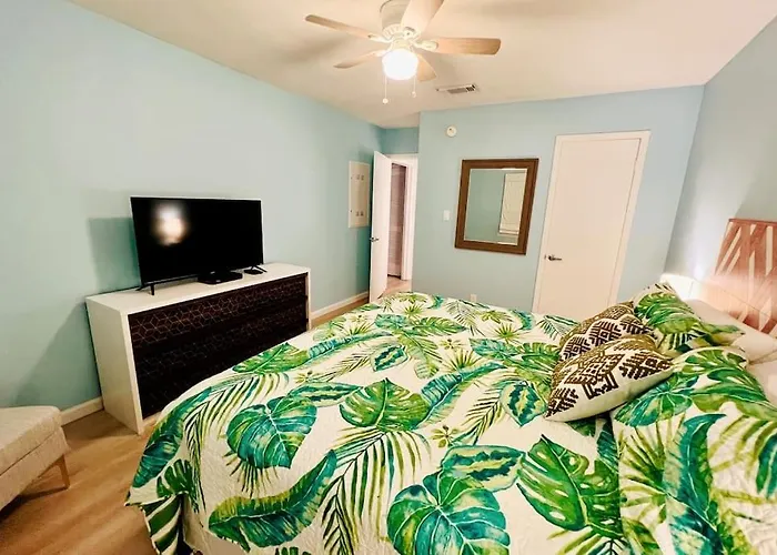 Winter In Gulf Shores: Snowbird Monthly Condo