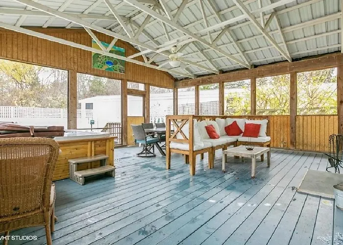 Birds Of A Feather Lodge