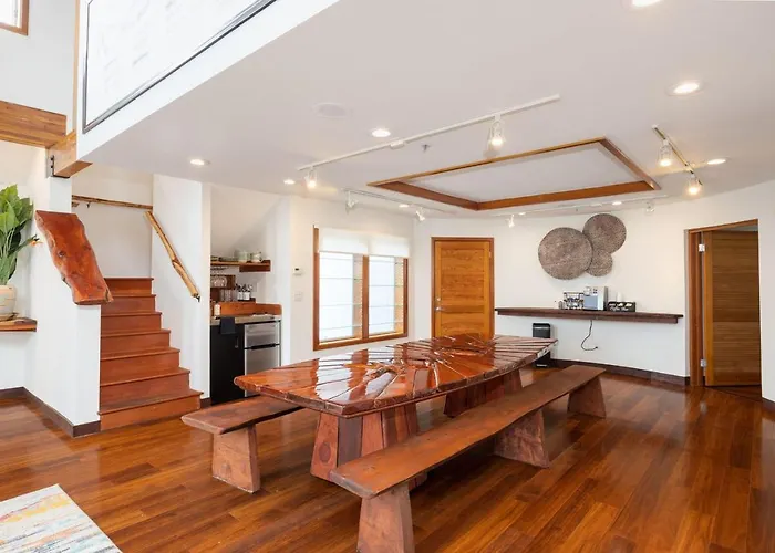 Seaside Art Gallery Loft Inspire Your Creativity With Breathtaking Views!
