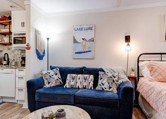 Charming Lake Lure Studio At Rumbling Bald Resort!