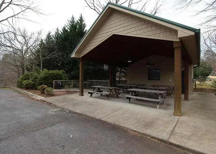 Charming Lake Lure Studio At Rumbling Bald Resort!