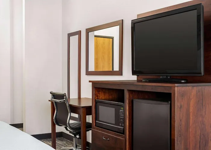 Ramada By Wyndham Richland Center