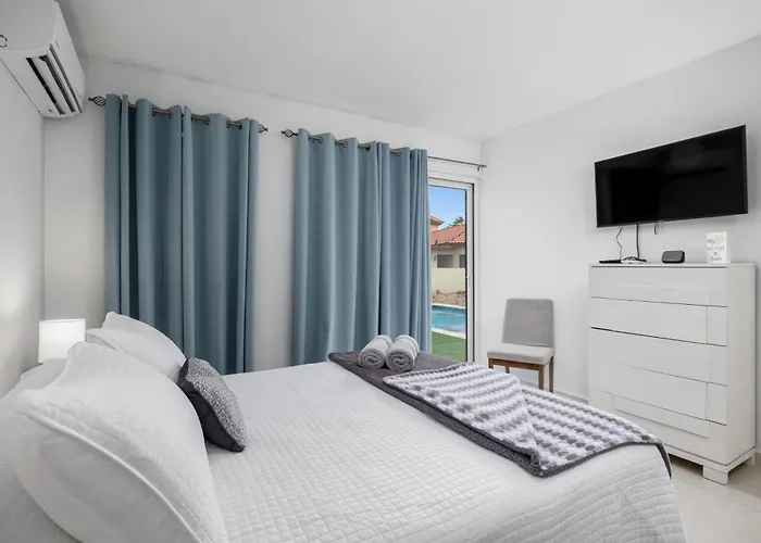 Adele'S Apartment With Pool, 5 Minutes Walk To The Beach