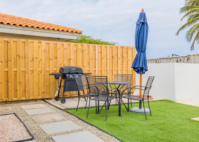 Adele'S Apartment With Pool, 5 Minutes Walk To The Beach