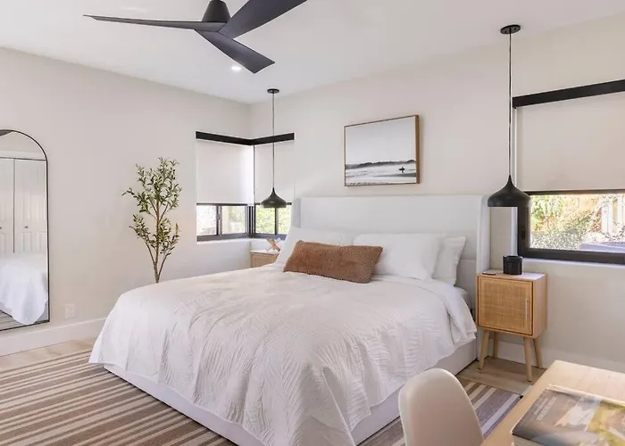 Modern Beach Home, Family Friendly, Heated Pool