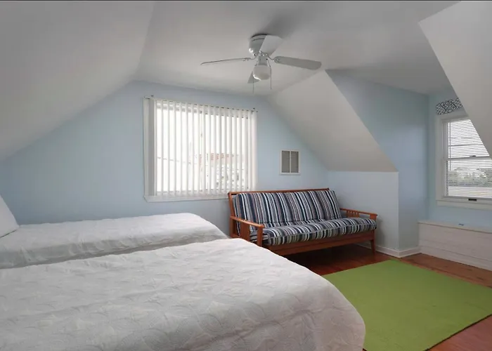 Island Time- Beautifully Renovated Bay View Home