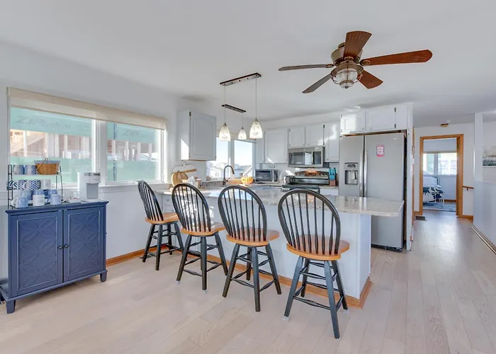 Wells Beach House W/ Ocean-View Deck