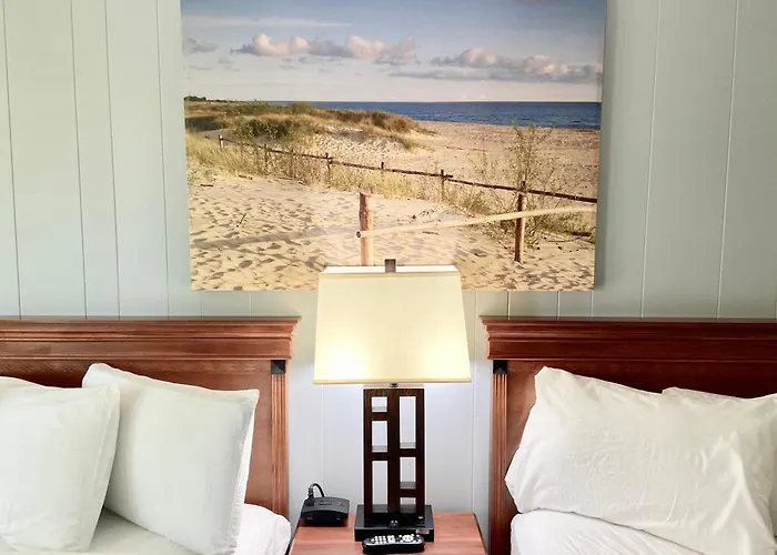 Elk Rapids Lakeshore Inn