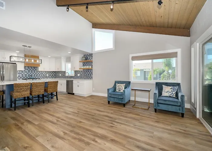Brand New Modern Home By The Beach With Patio & Bbq