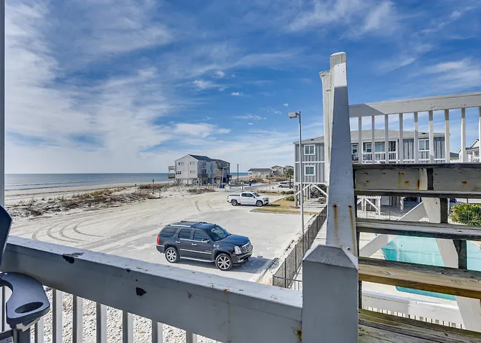 Ocean Isle Beach Condo W/ Balcony: Steps To Shore!