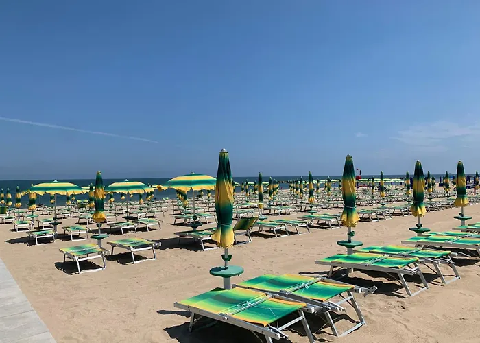 Conero-Alba al Mare-Delfino-1 min a piedi dal mare