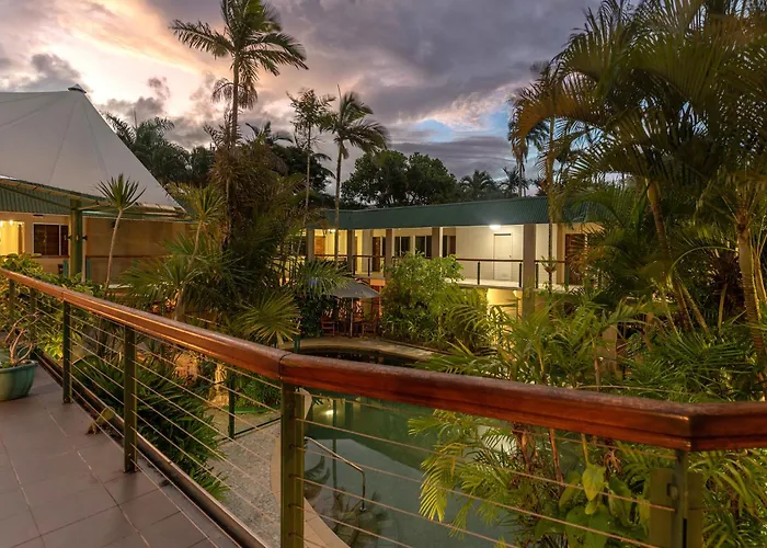 Bay Village Tropical Retreat