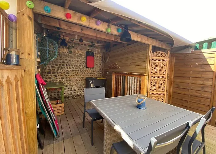 Yport, maison de pêcheur avec jolie terrasse.