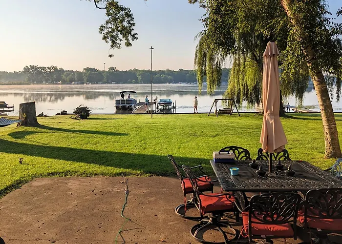 Modern Lakefront Retreat Near Brooklyn And Jackson Michigan