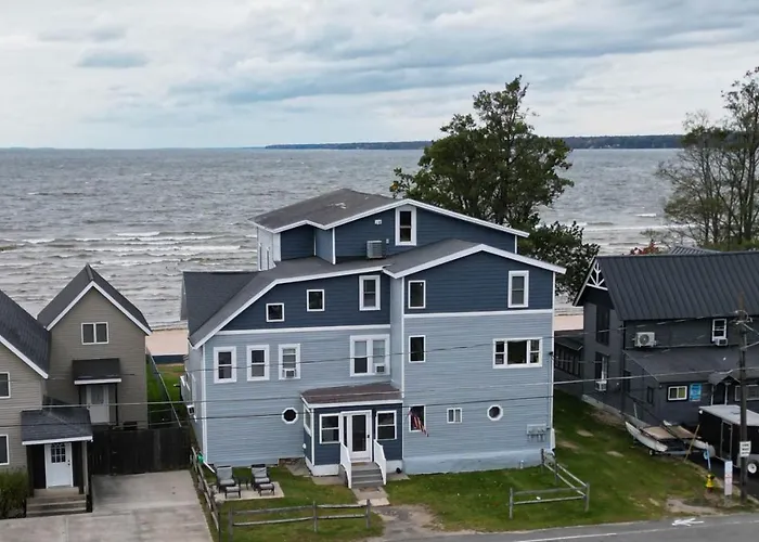 " The Penthouse" Historic Oneida Lakefront Condo 5